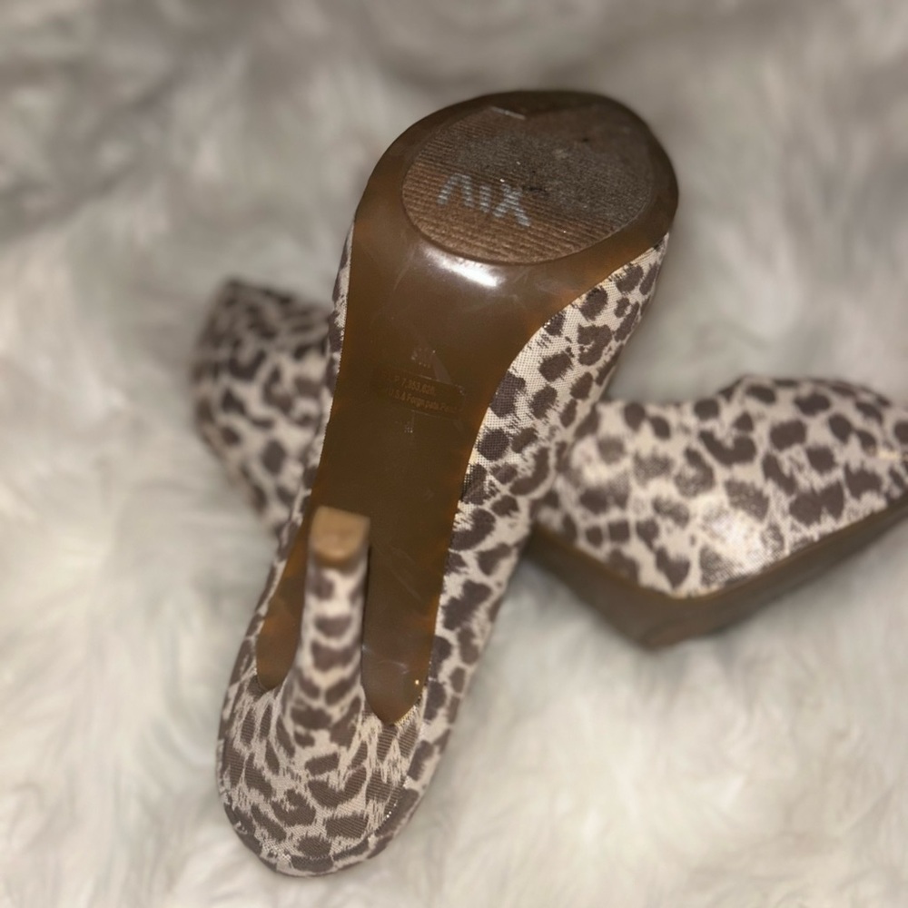 Guess Leopard Open Toe Heels - Picture 4 of 6